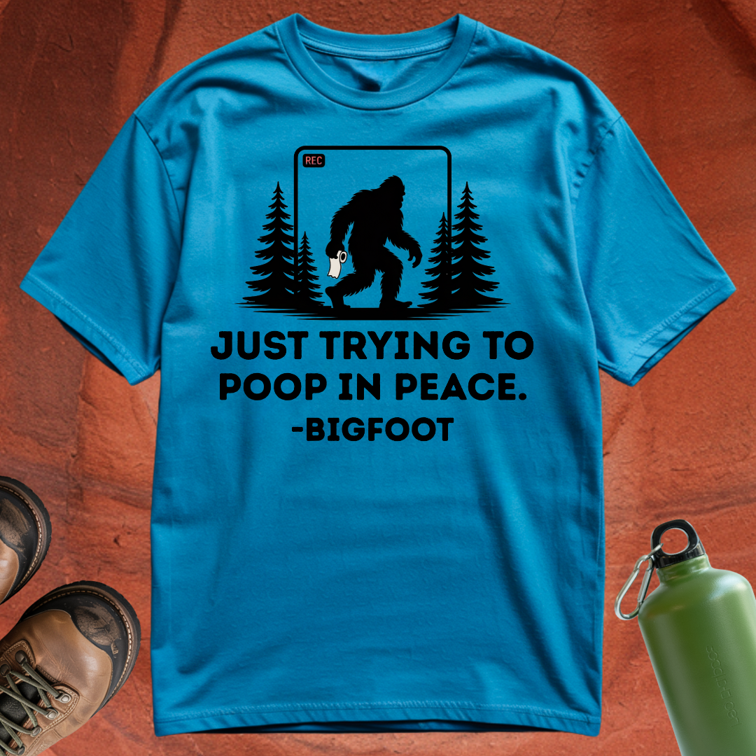 'Just Trying to Poop in Peace -Bigfoot' - T Shirt